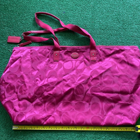 Authentic Coach Large Pink Duffle Bag | Travel Bag | Coach| - Picture 10 of 13